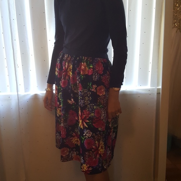 Navy blue womens flowered skirt - Picture 2 of 4
